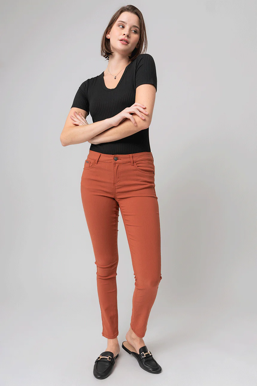 Le pantalon hyper extensible de couleur - Image 12