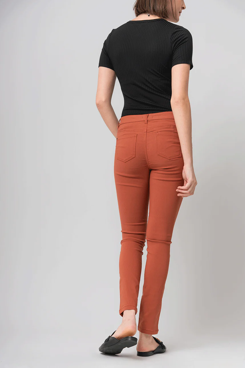 Le pantalon hyper extensible de couleur - Image 14