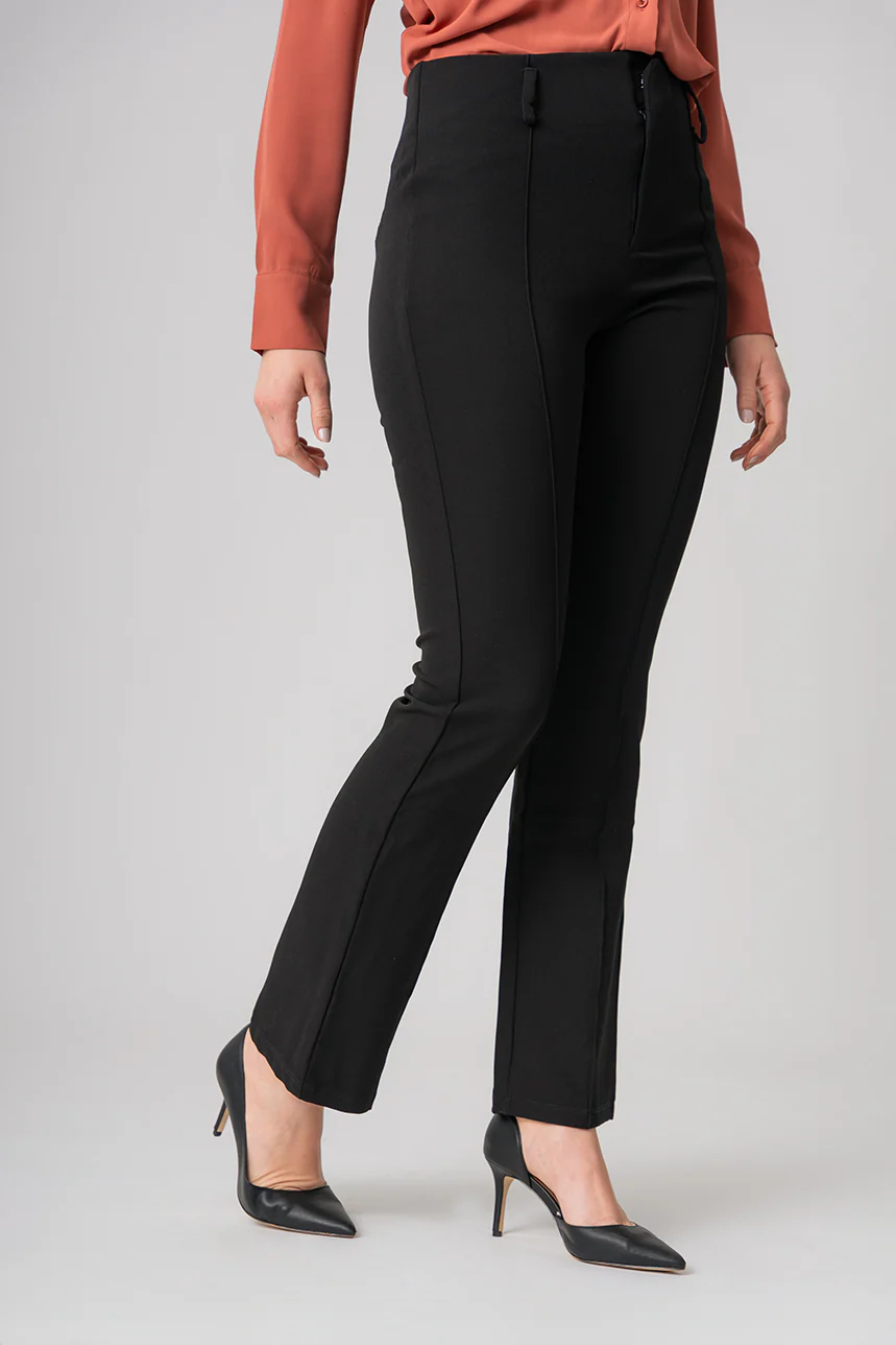 Le pantalon droit avec ganses