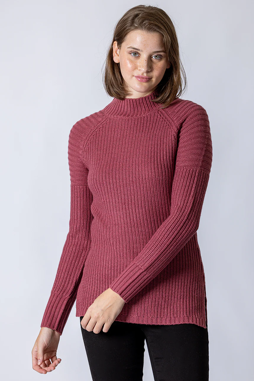Le chandail long en tricot rose