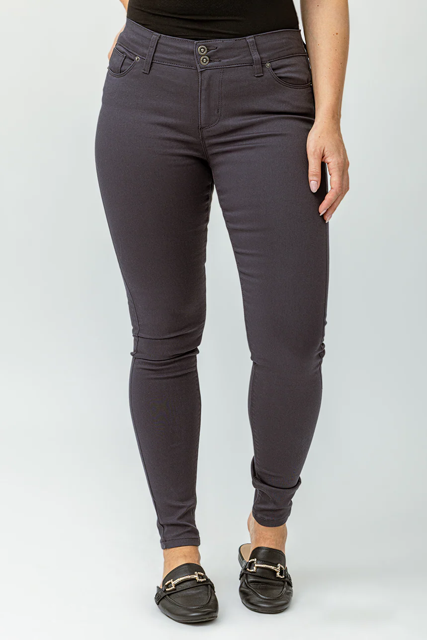 Le jeans étroit sculptant de couleur 2 boutons - Image 14