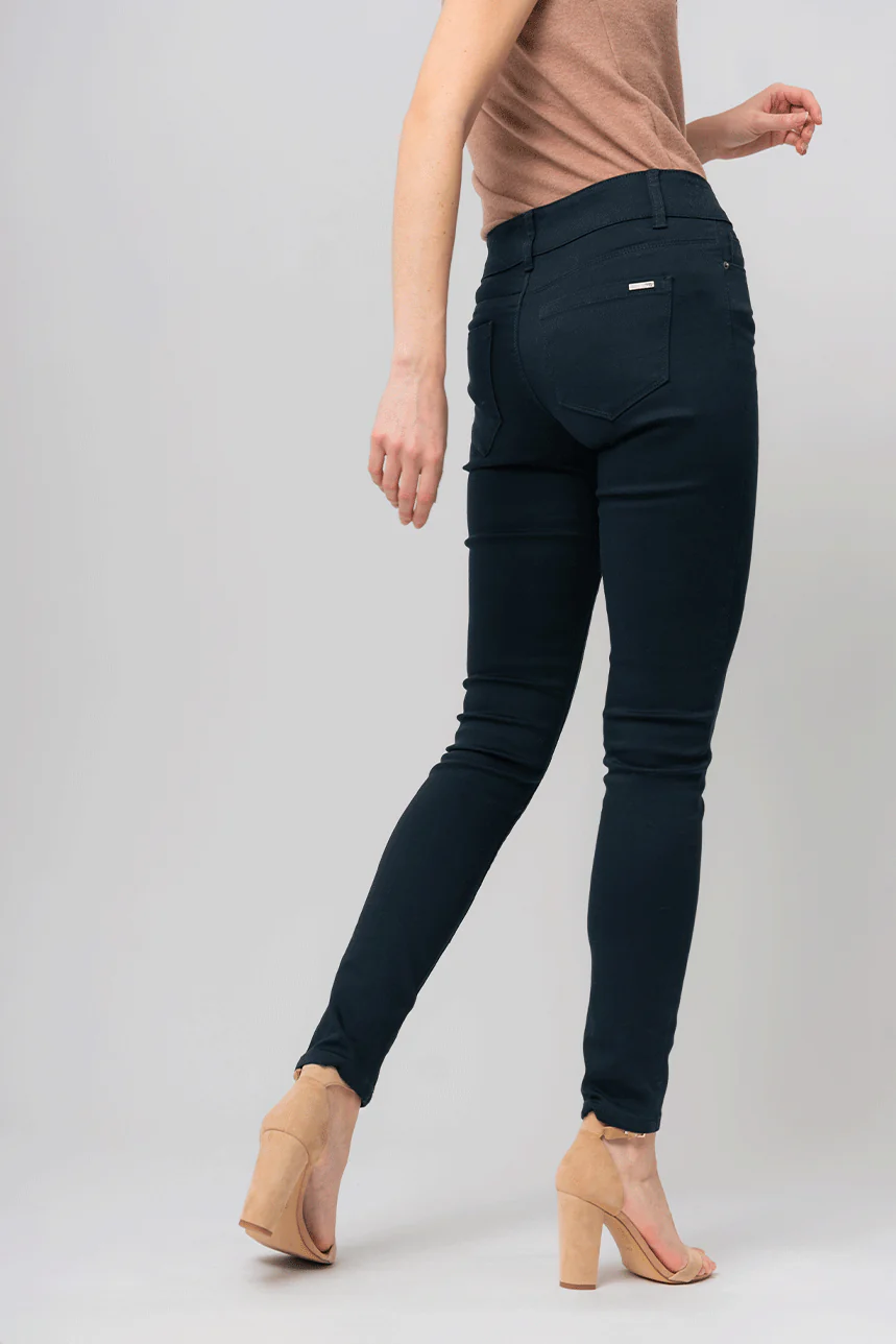 Le jeans étroit sculptant de couleur 2 boutons - Image 2