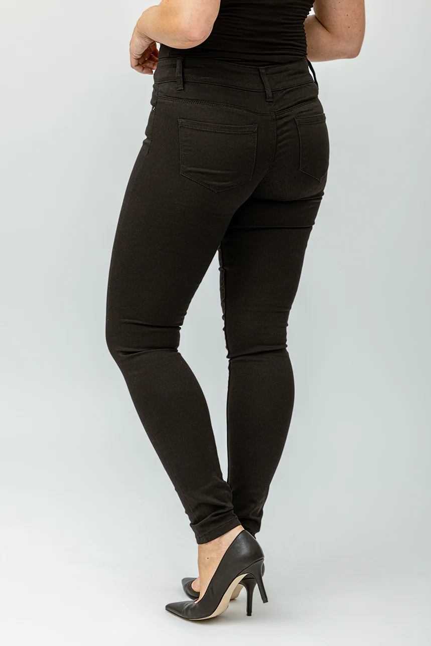 Le jeans étroit sculptant de couleur 2 boutons - Image 21