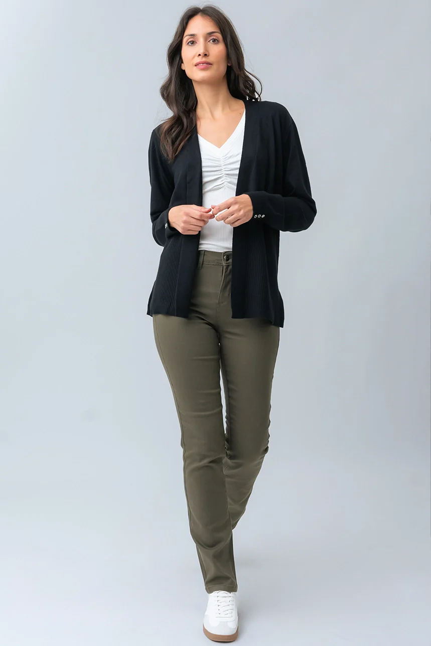 Le jeans droit coloré sculptant