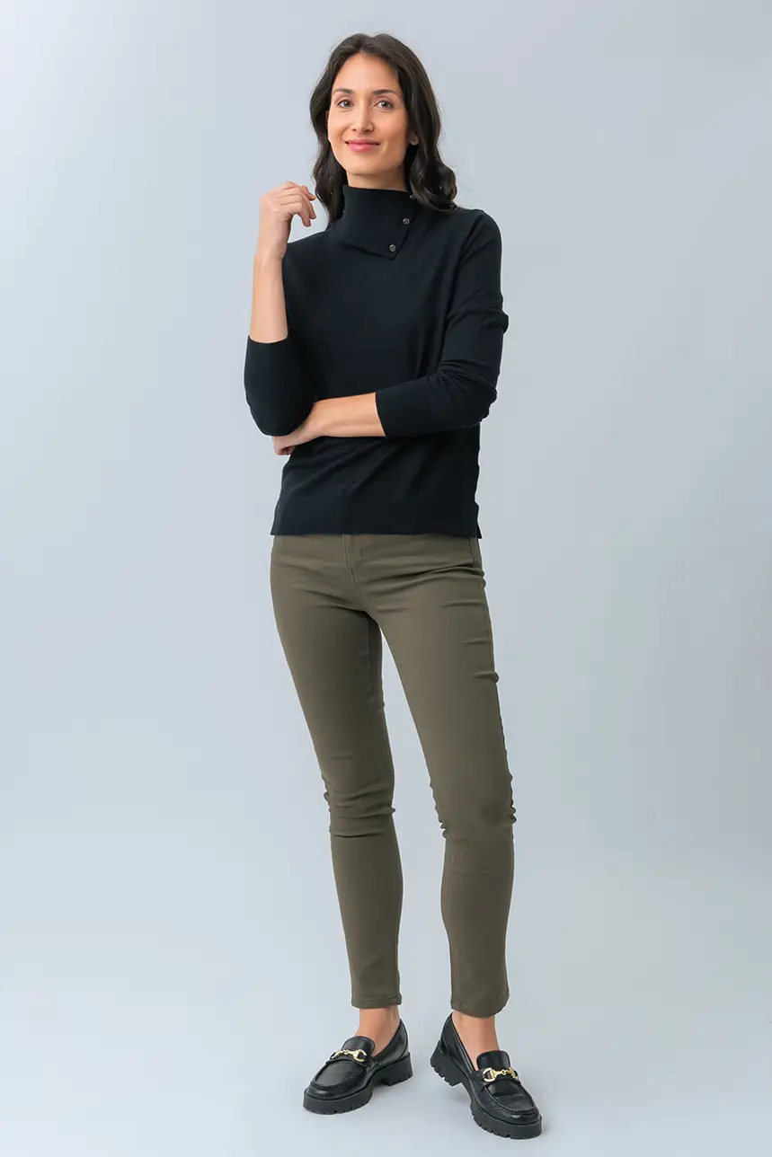 Le jeans étroit coloré sculptant