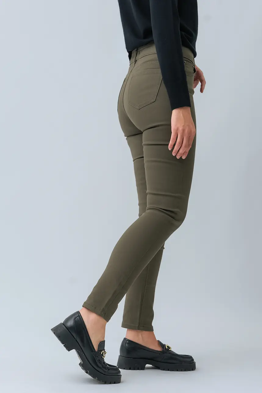 Le jeans étroit coloré sculptant - Image 4