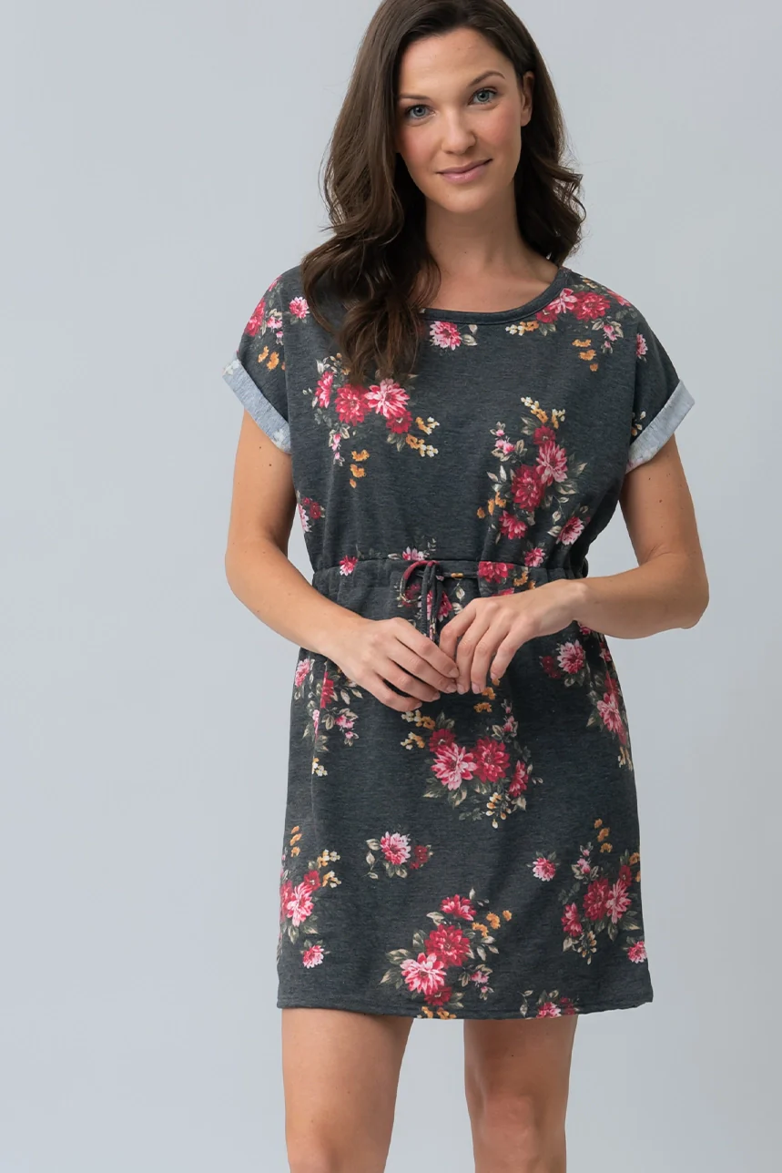 La robe fleurie à taille ajustable