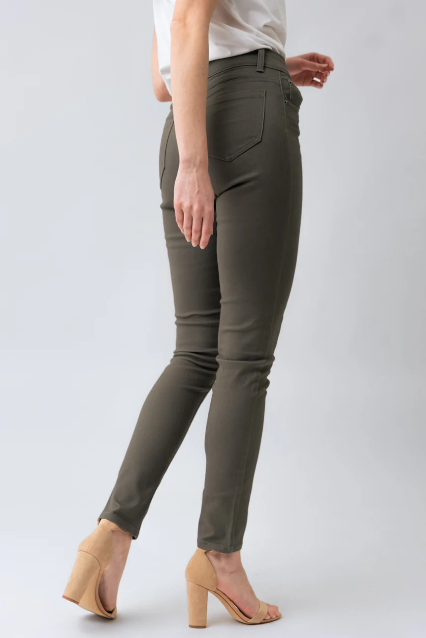 Le jeans étroit coloré sculptant - Image 18