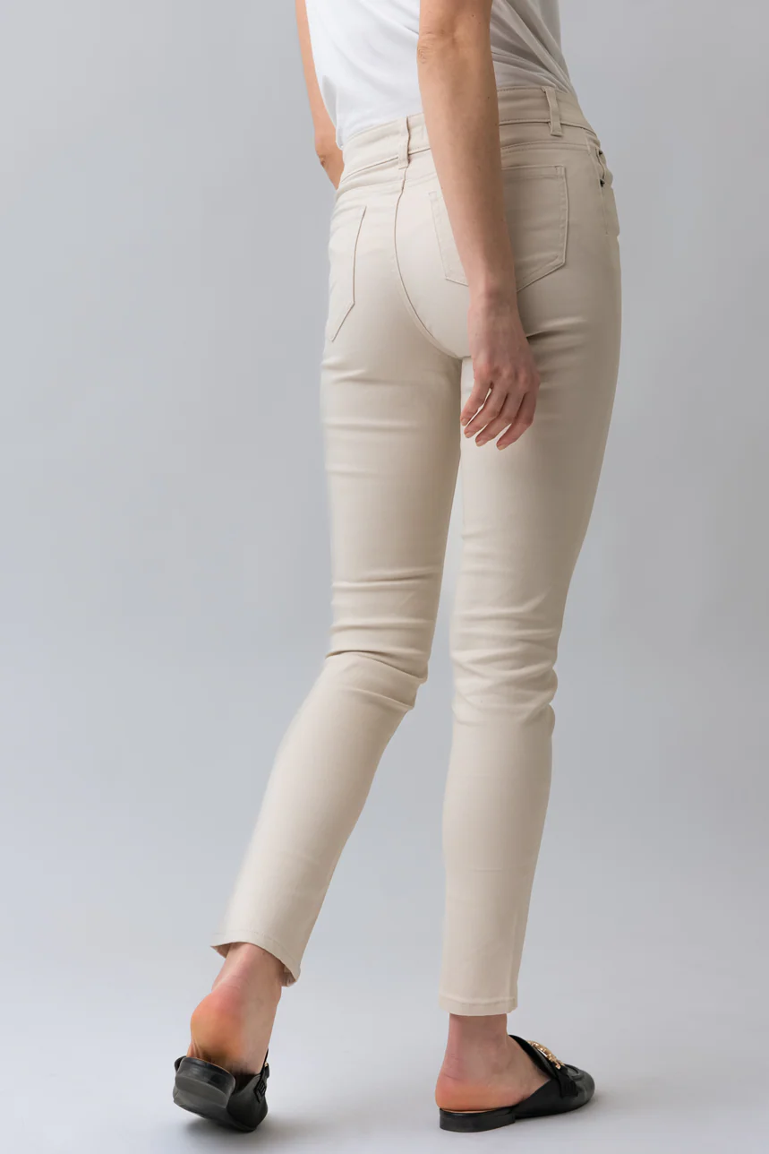 Le jeans étroit coloré sculptant - Image 8