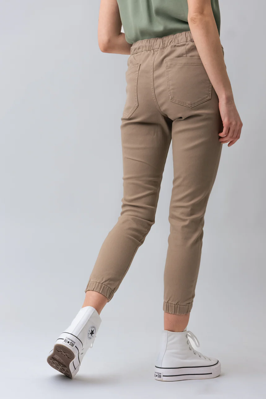 Le jeans jogger de couleur - Image 11