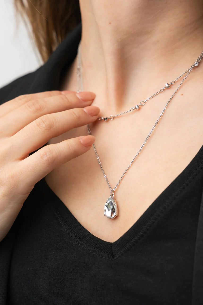 Le collier double chaîne pierre facettée