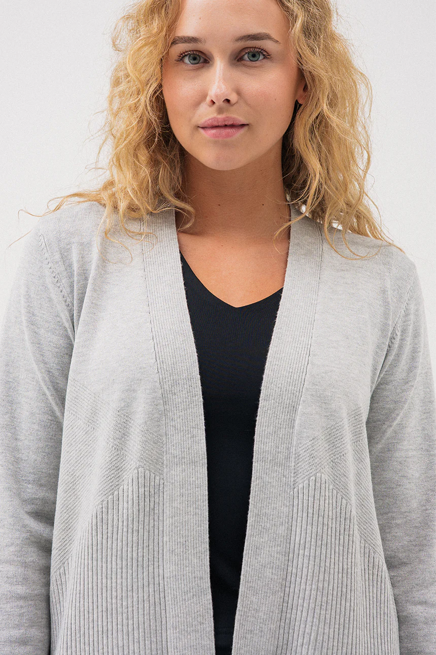 Le cardigan gris en tricot léger - Image 3