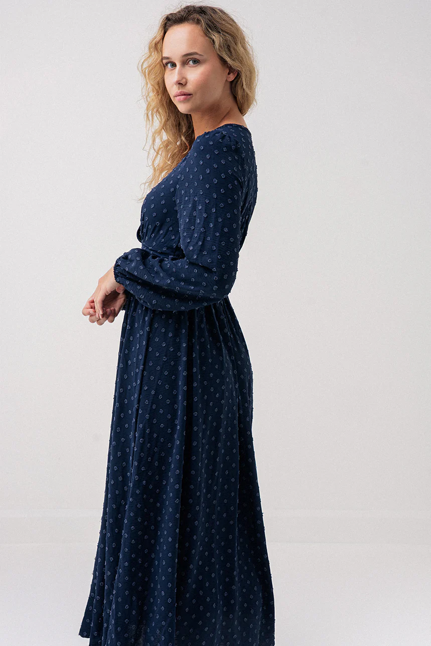 La robe maxi marine en tissu “Dotted Swiss” - Image 3