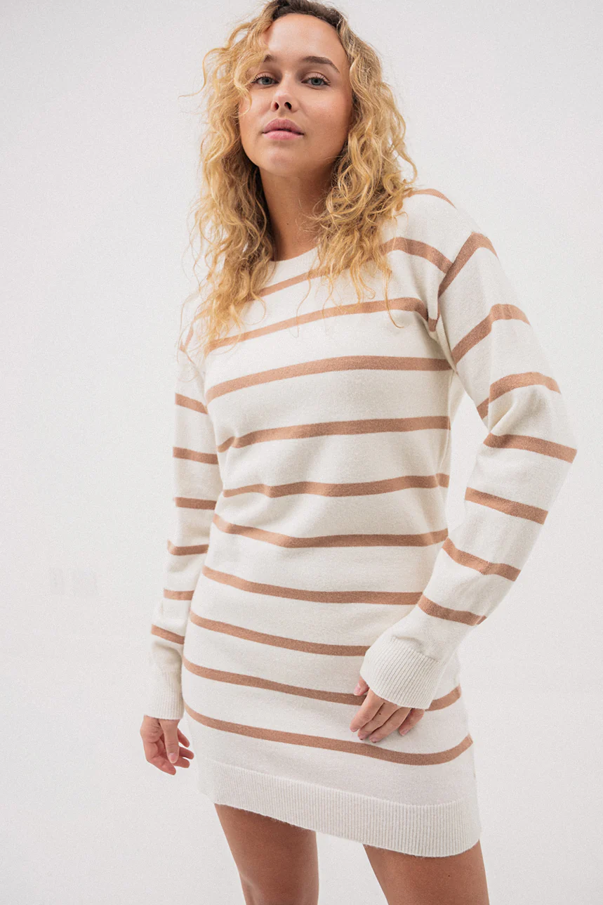 La robe rayée en tricot