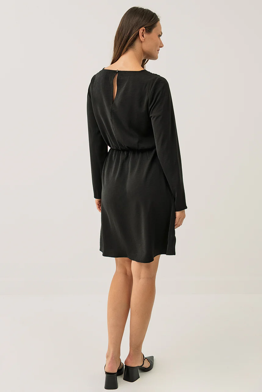 La robe noire avec nœud à la taille - Image 3