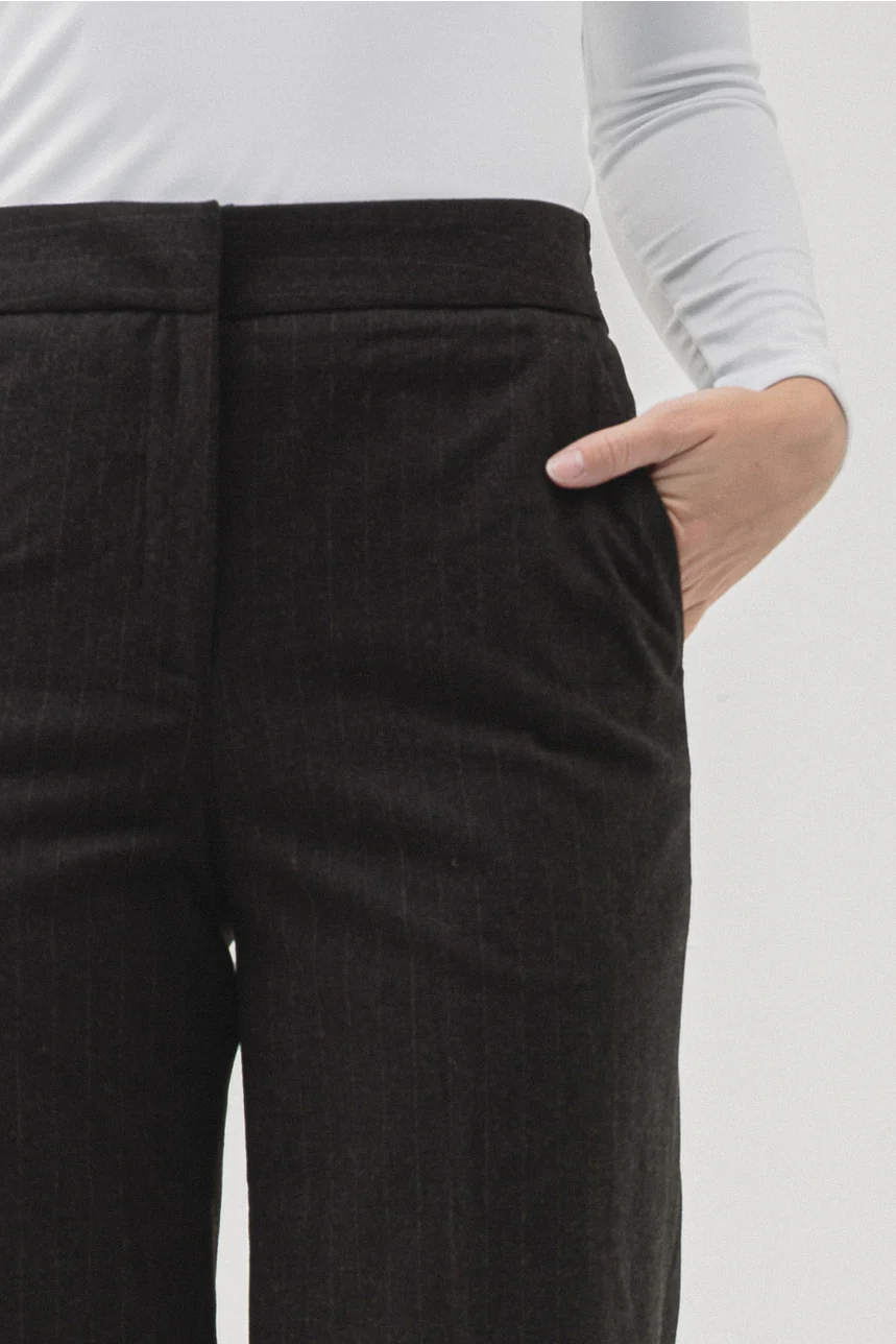Le pantalon droit jambe large noir ligné - Image 2