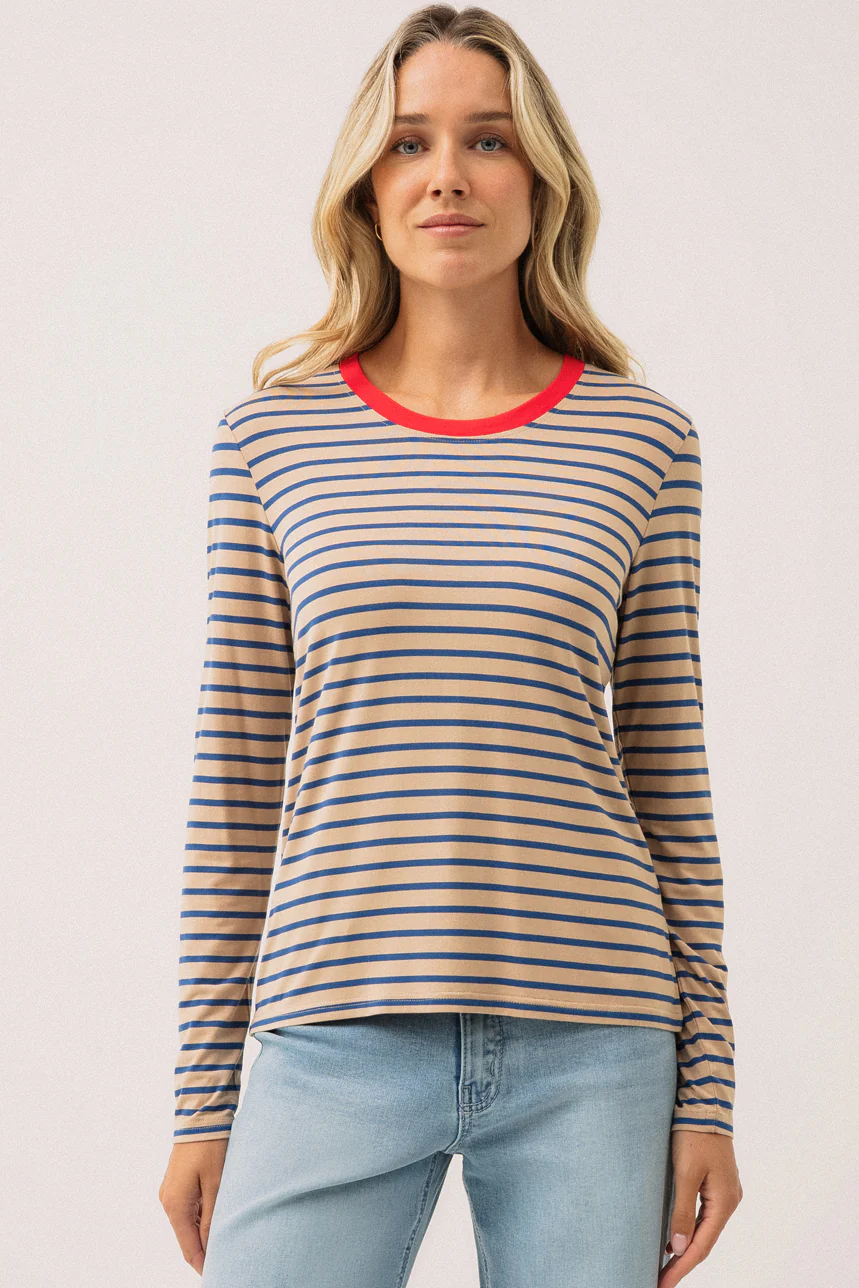 Le t-shirt à manches longues rayé