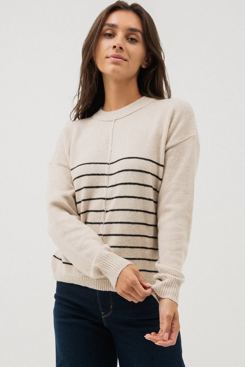 Le chandail rayé beige et noir