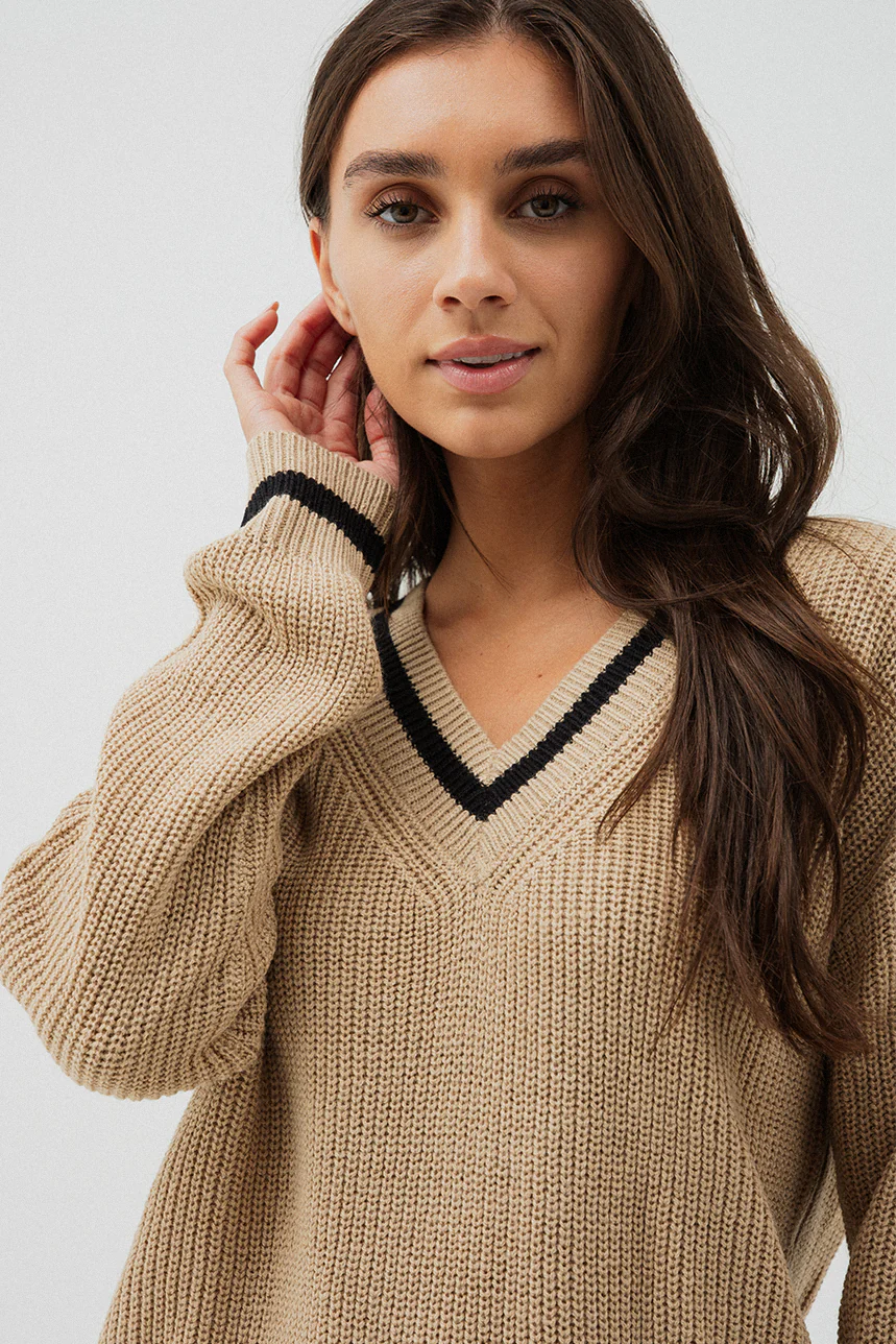 Le chandail en tricot camel et noir - Image 2