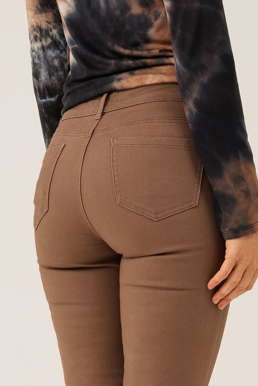 Le jeans étroit coloré sculptant - Image 13