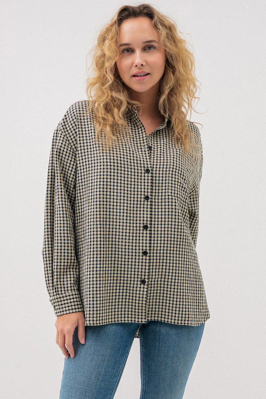 La blouse ample à carreaux