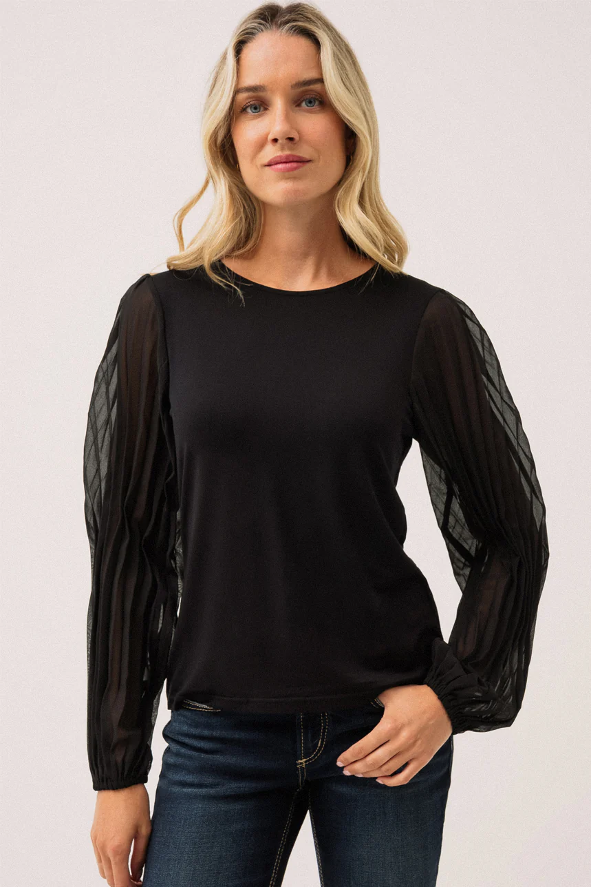 La blouse noire à manches plissées soleil