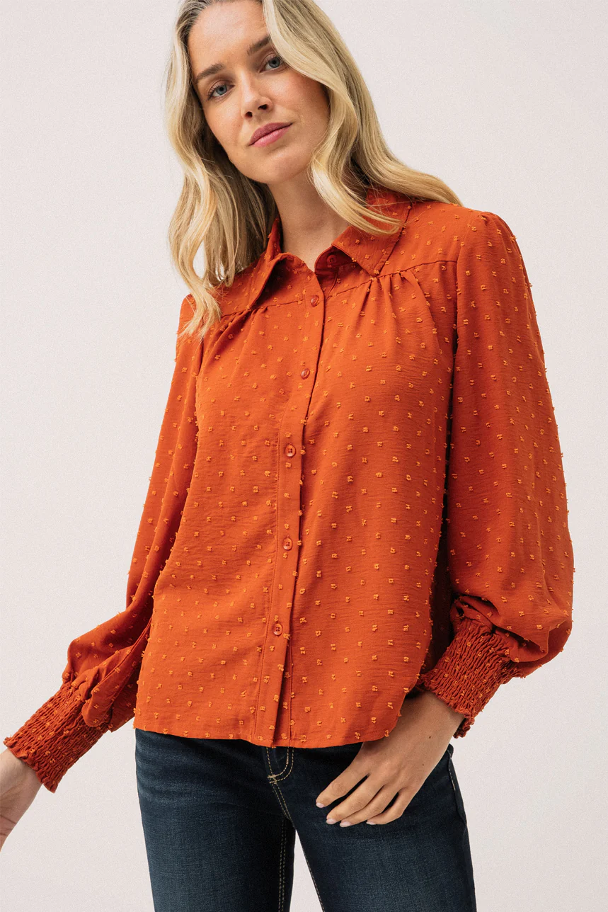 La blouse rouille en tissu “Dotted Swiss”