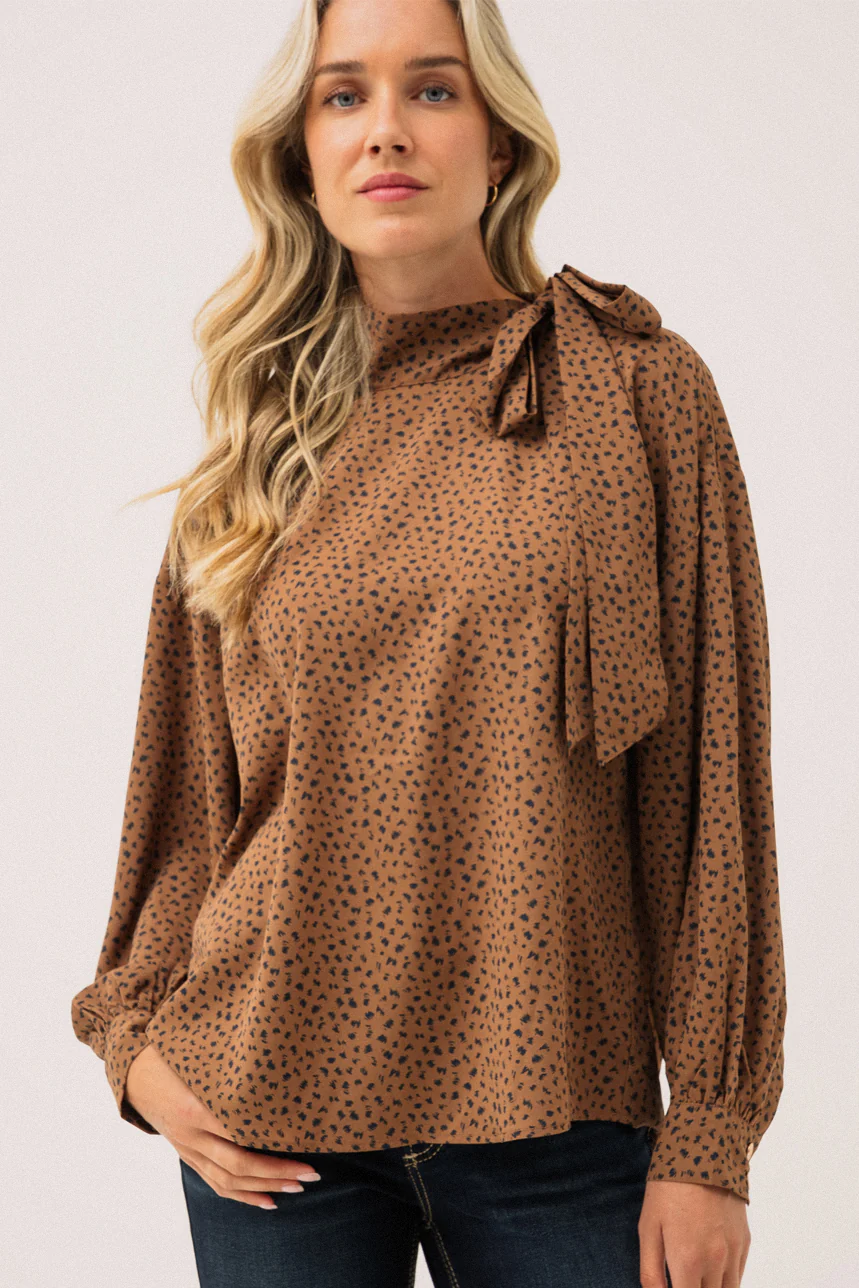 La blouse avec nœud au col à l'épaule - Image 2