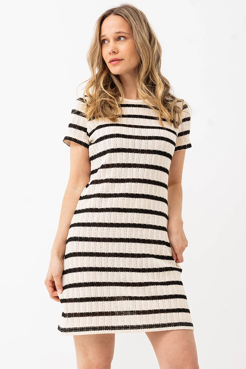 La robe en tricot rayée