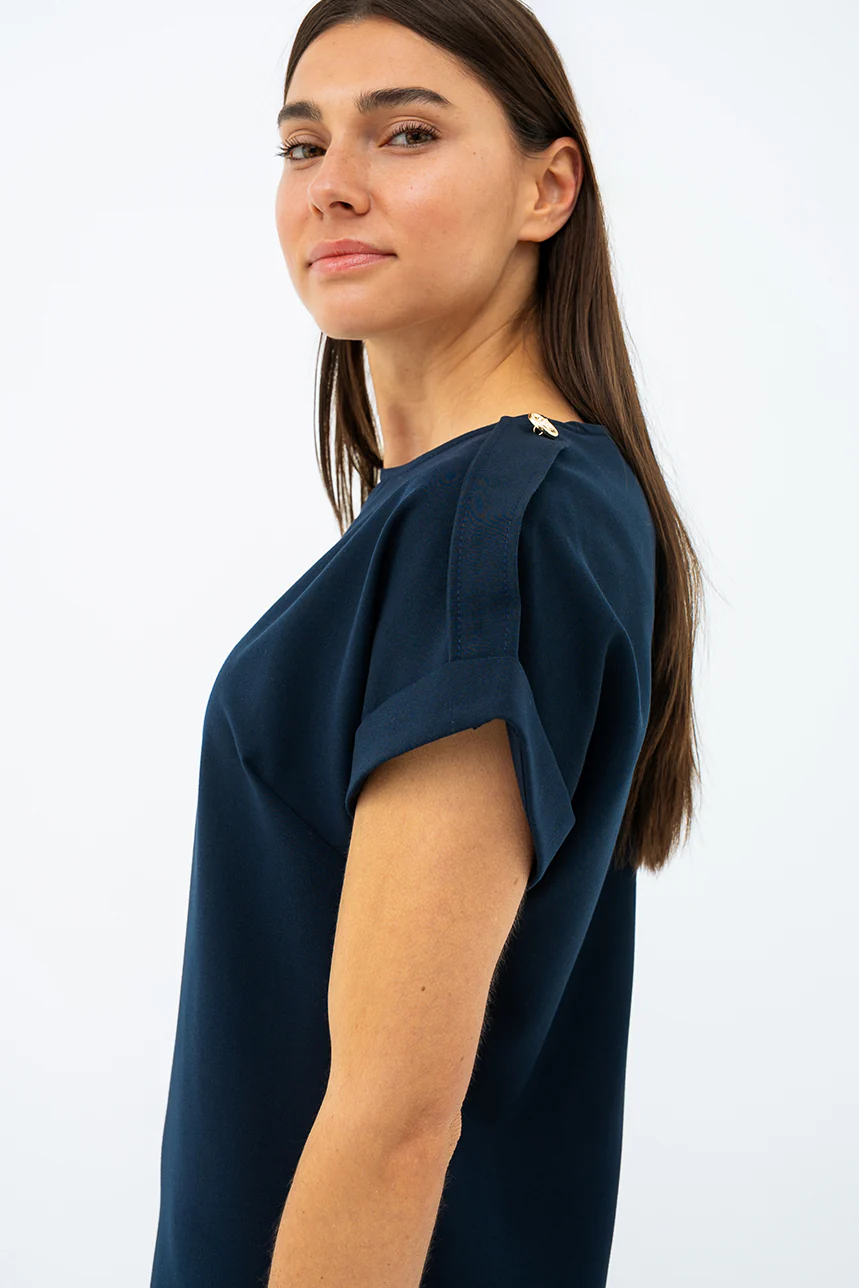 La robe unie à manches courtes avec bouton aux épaules - Image 2