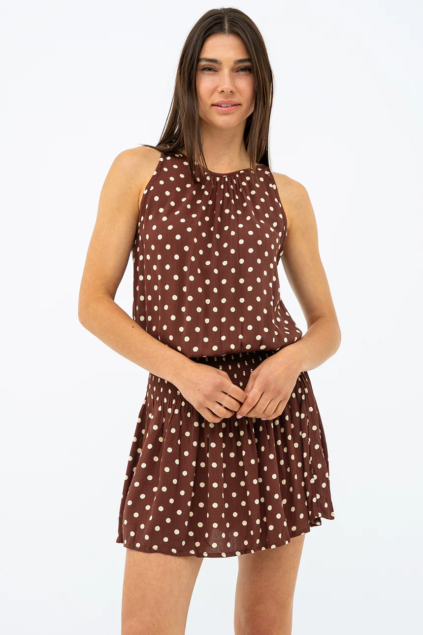 La robe sans manche à pois