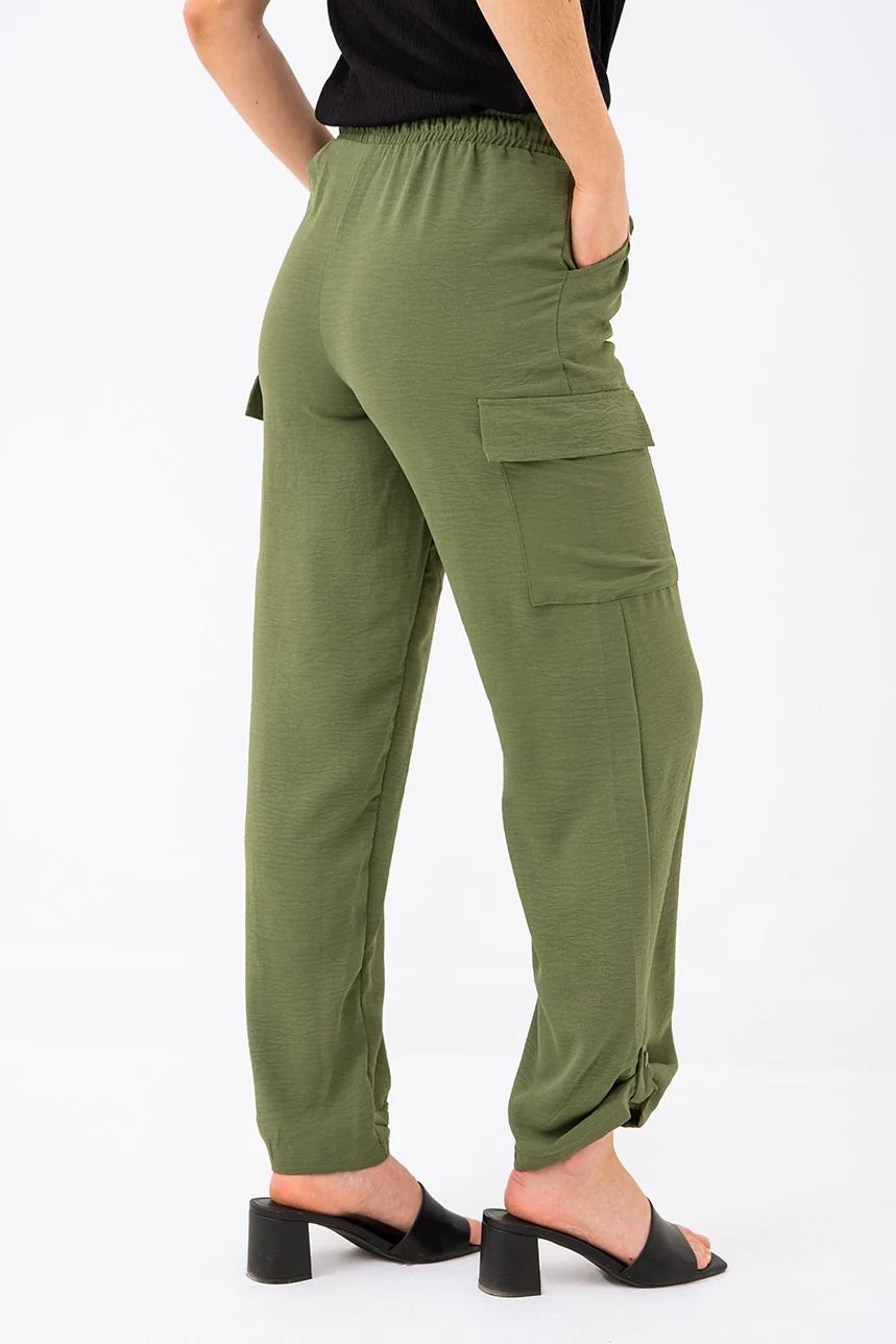 Le pantalon cargo effet froissé - Image 2