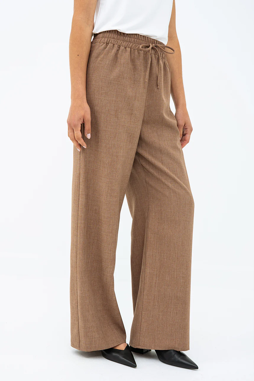 Le pantalon fluide chic à boucle - Image 2