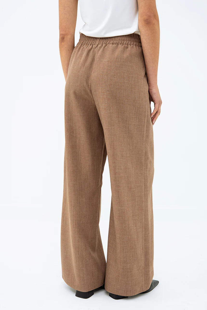 Le pantalon fluide chic à boucle - Image 4