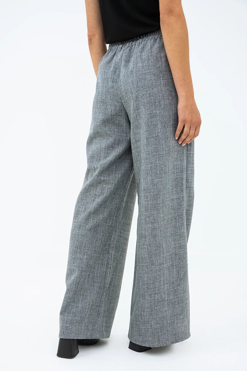 Le pantalon fluide chic à boucle - Image 9