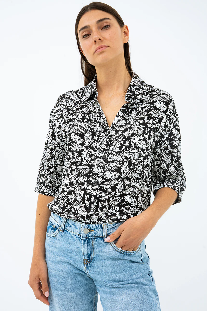 La blouse imprimée manches ballon bouton assorti