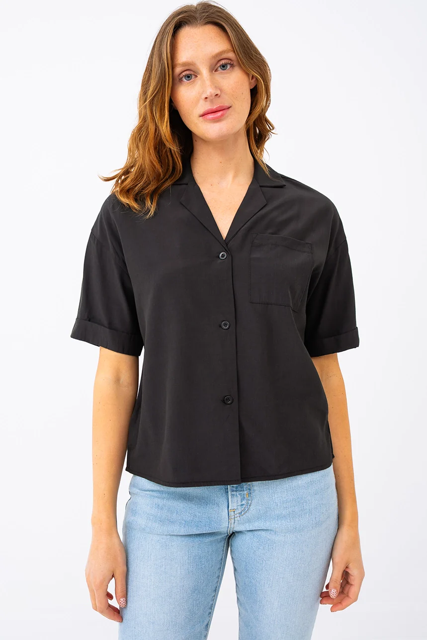 La blouse courte unie