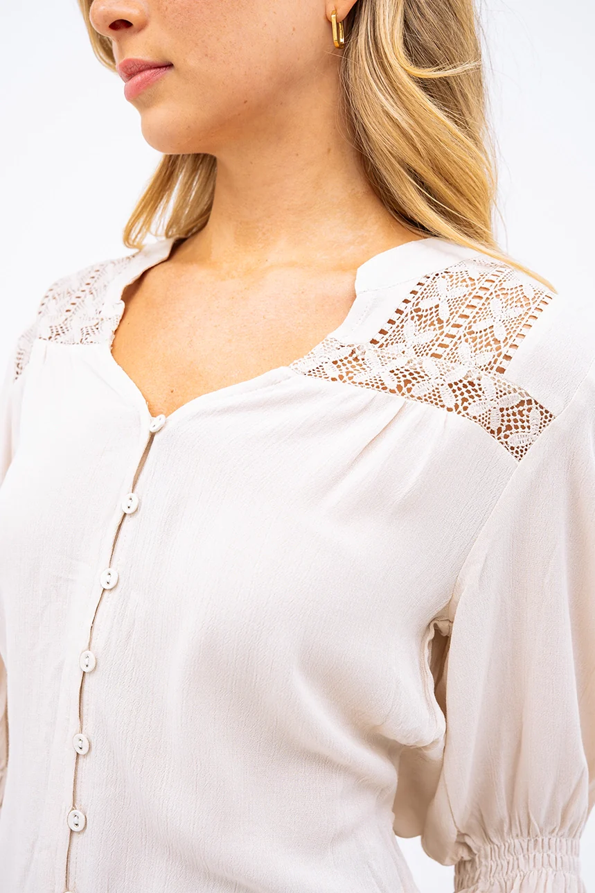 La blouse légère avec dentelle en tricot - Image 6