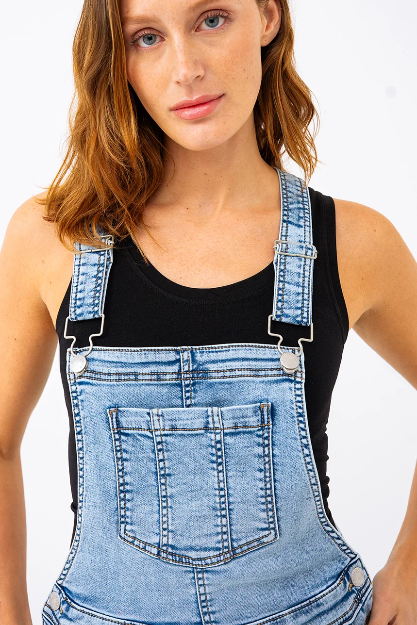 La salopette courte en denim - Image 3