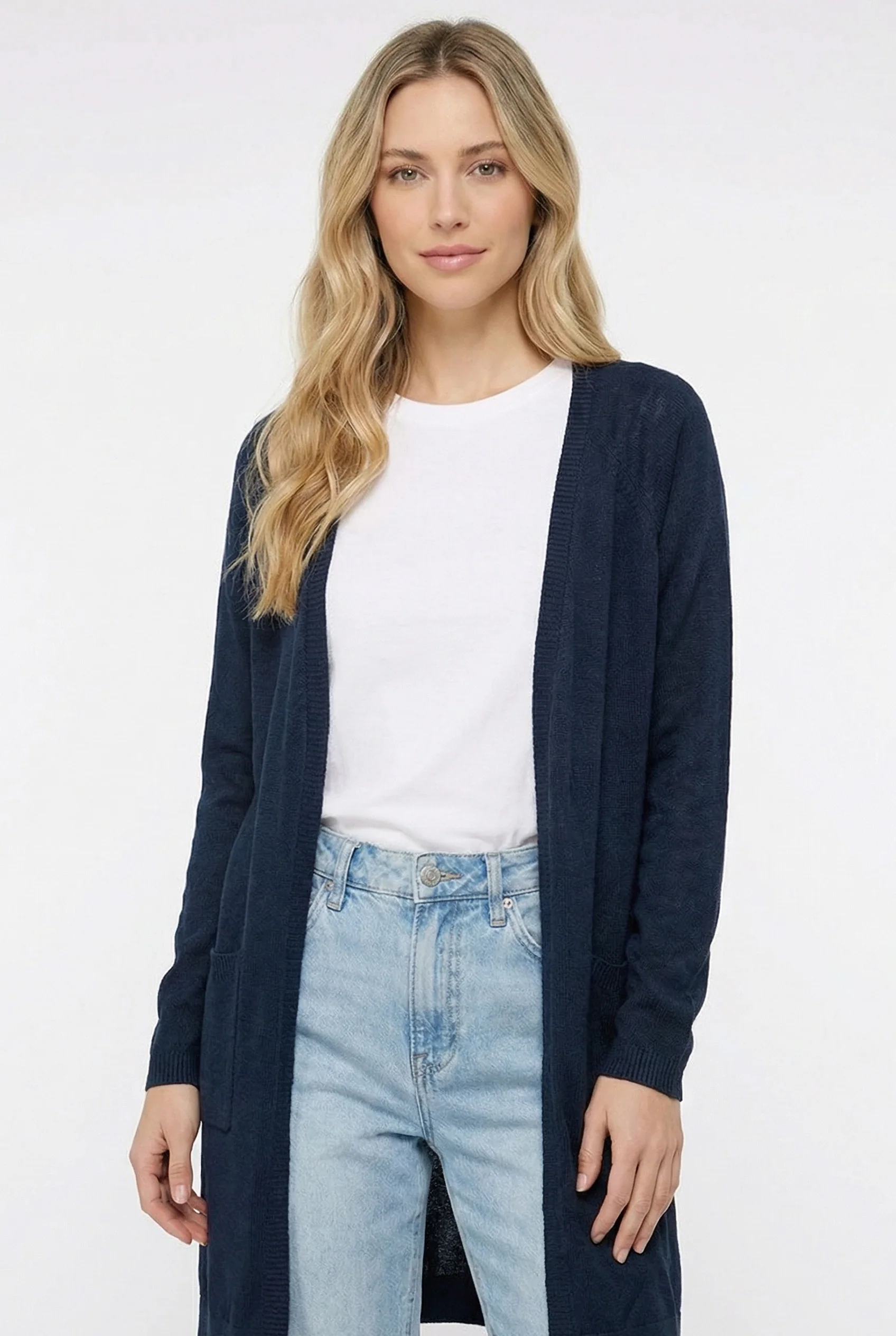 Le cardigan long en tricot léger