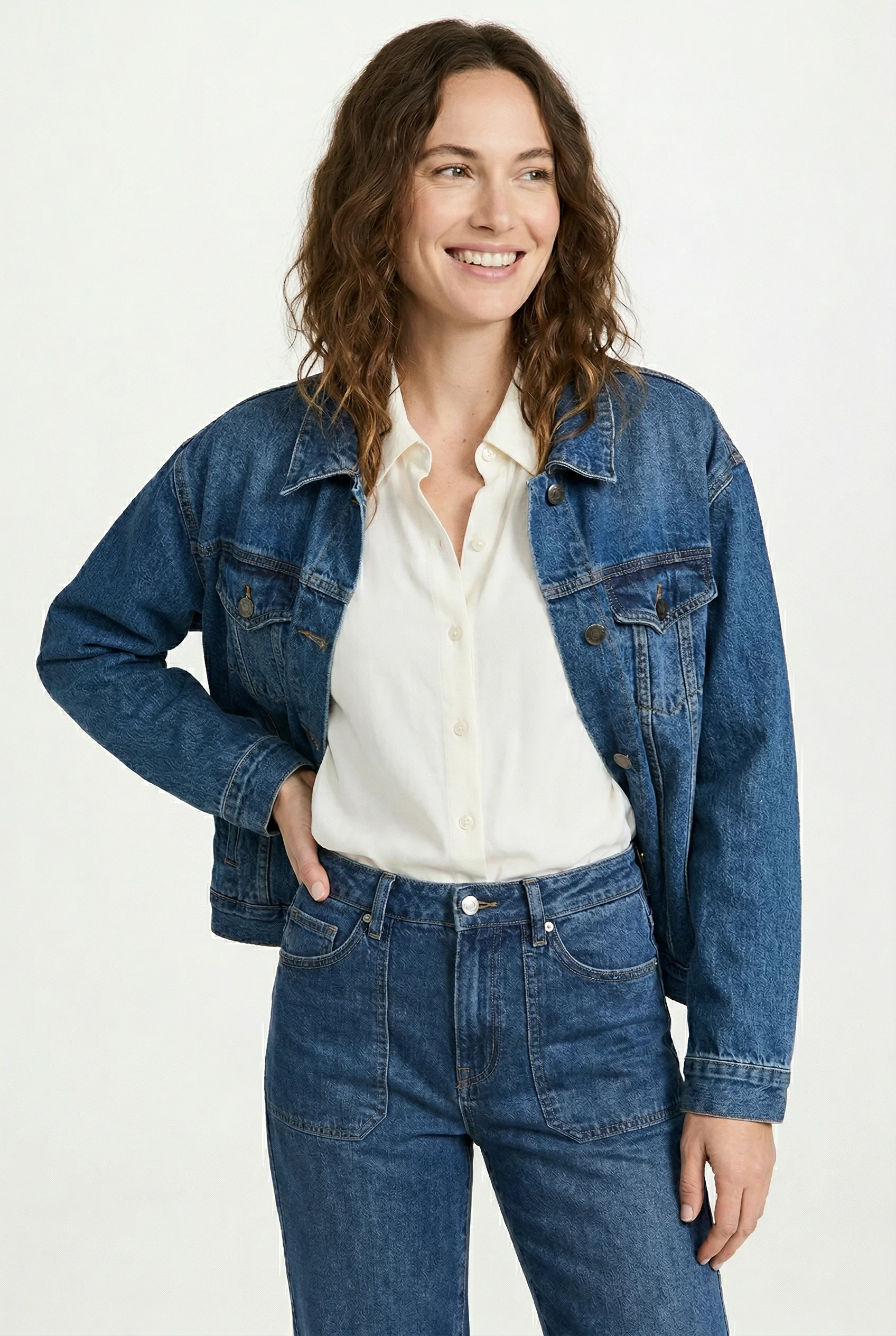 La chemise unie ample sans manches