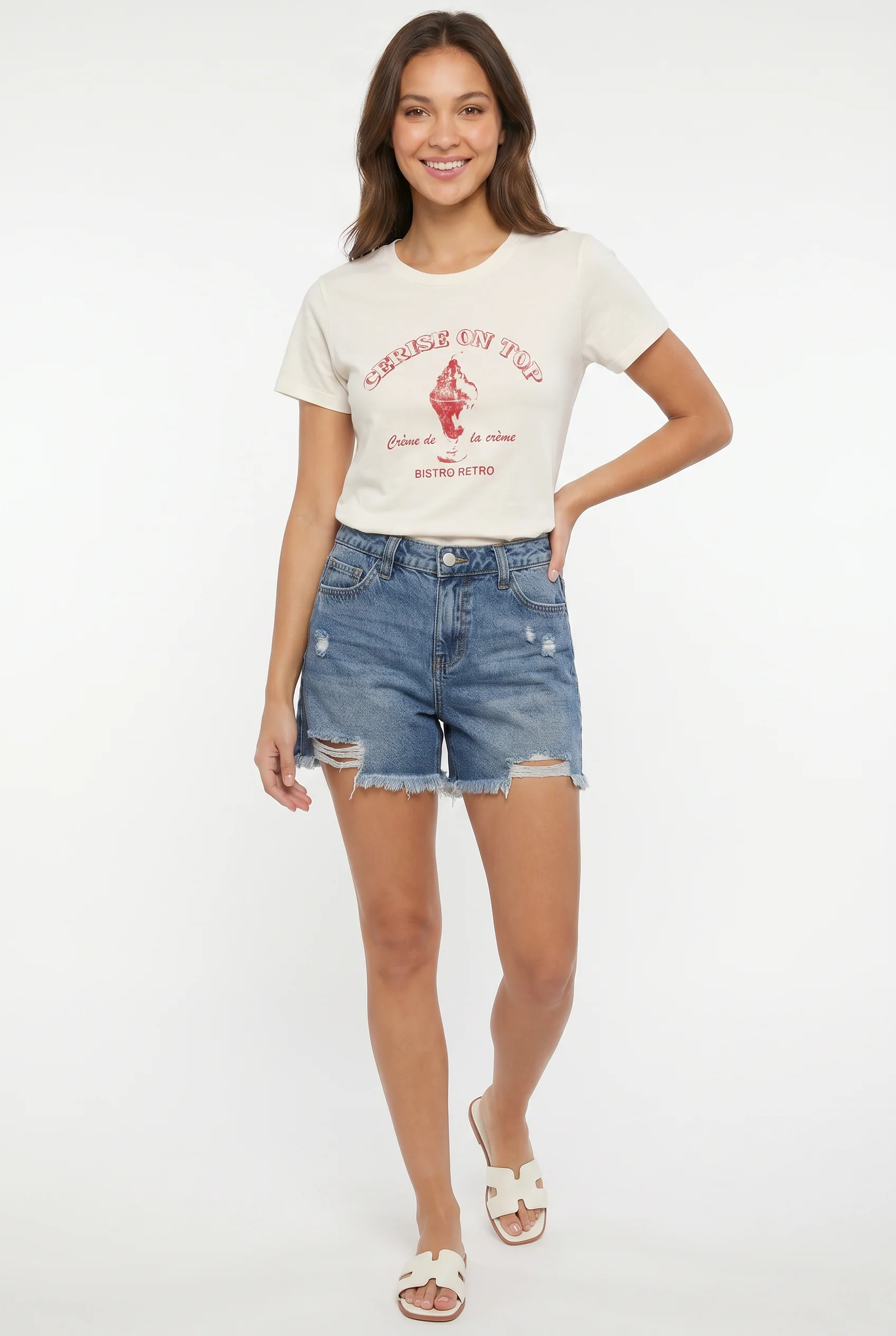 Le short en jeans style usé