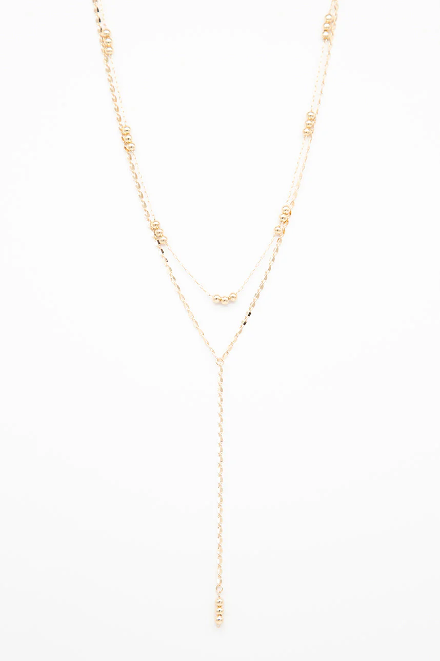 Le collier or deux chaînes et billes