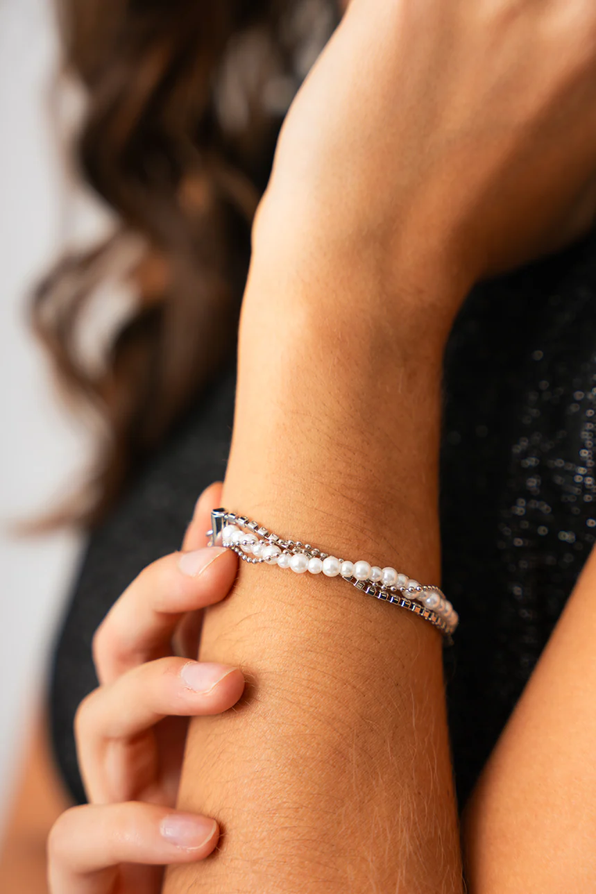 Le bracelet chaînes et perles