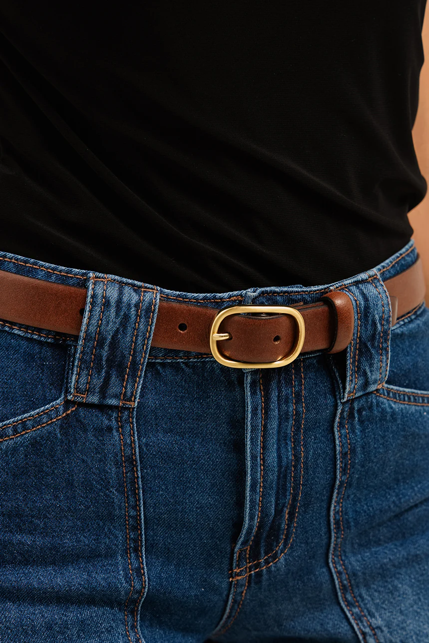 La ceinture mince en cuir avec boucle pleine arrondie - Image 3