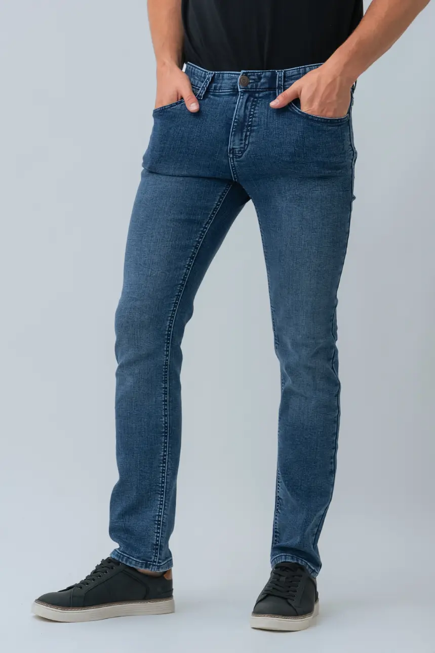 Le jeans bleu ajusté | Modèle Kirouac - Image 3