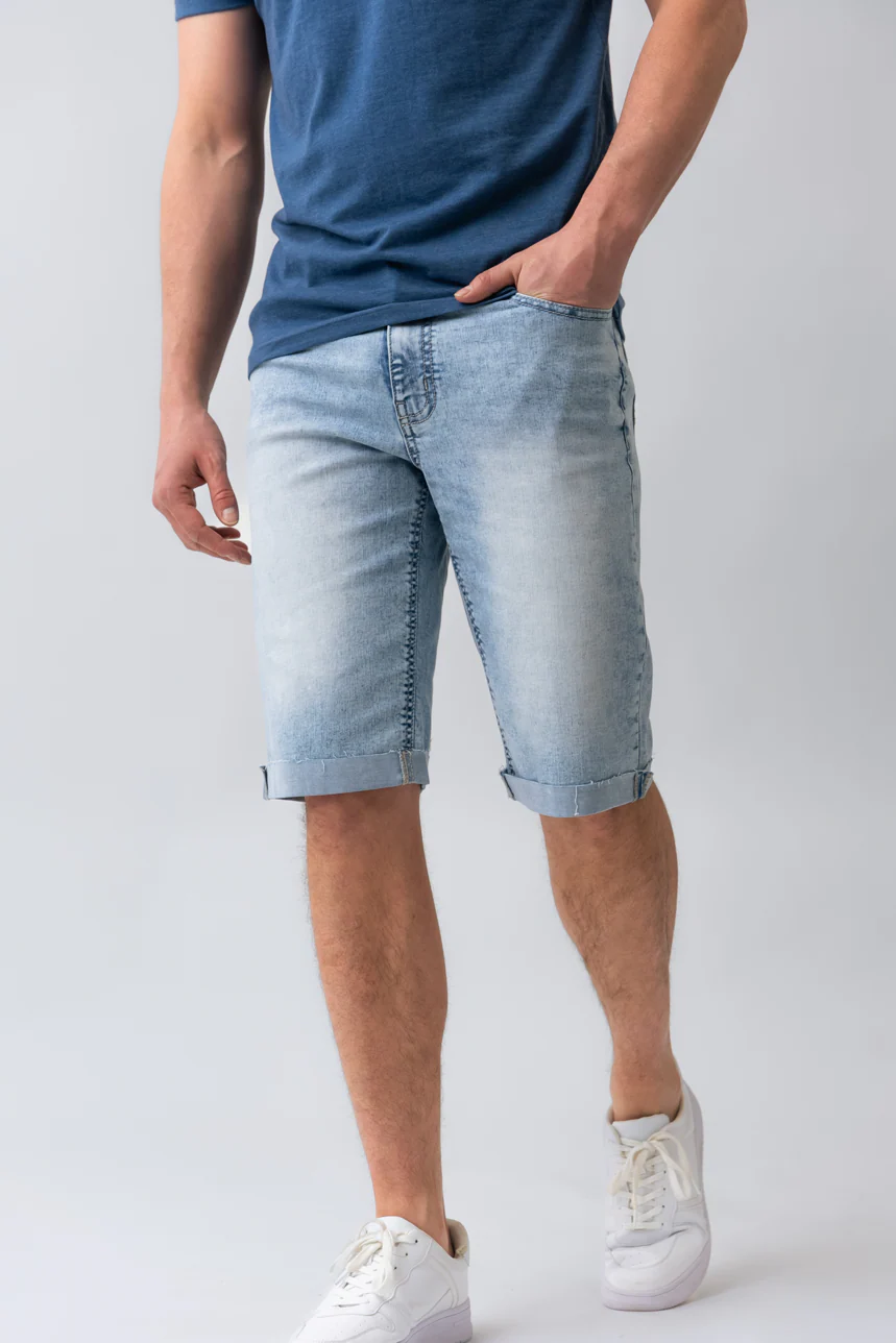 Le bermuda en denim bordure roulée - Image 2