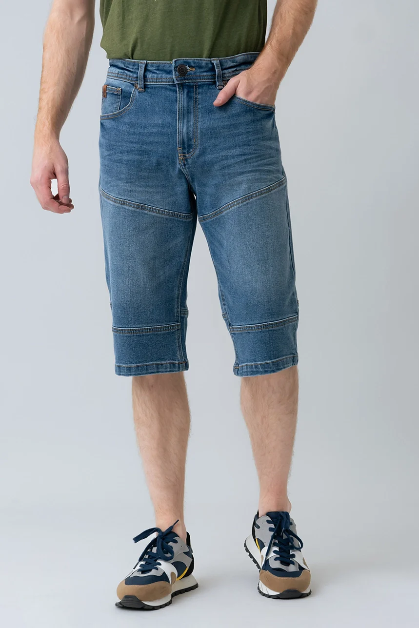 Le capri en jeans à découpes | Modèle C_Fit - Image 2