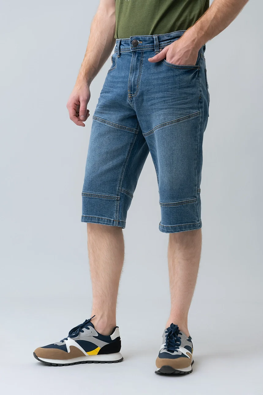 Le capri en jeans à découpes | Modèle C_Fit - Image 3