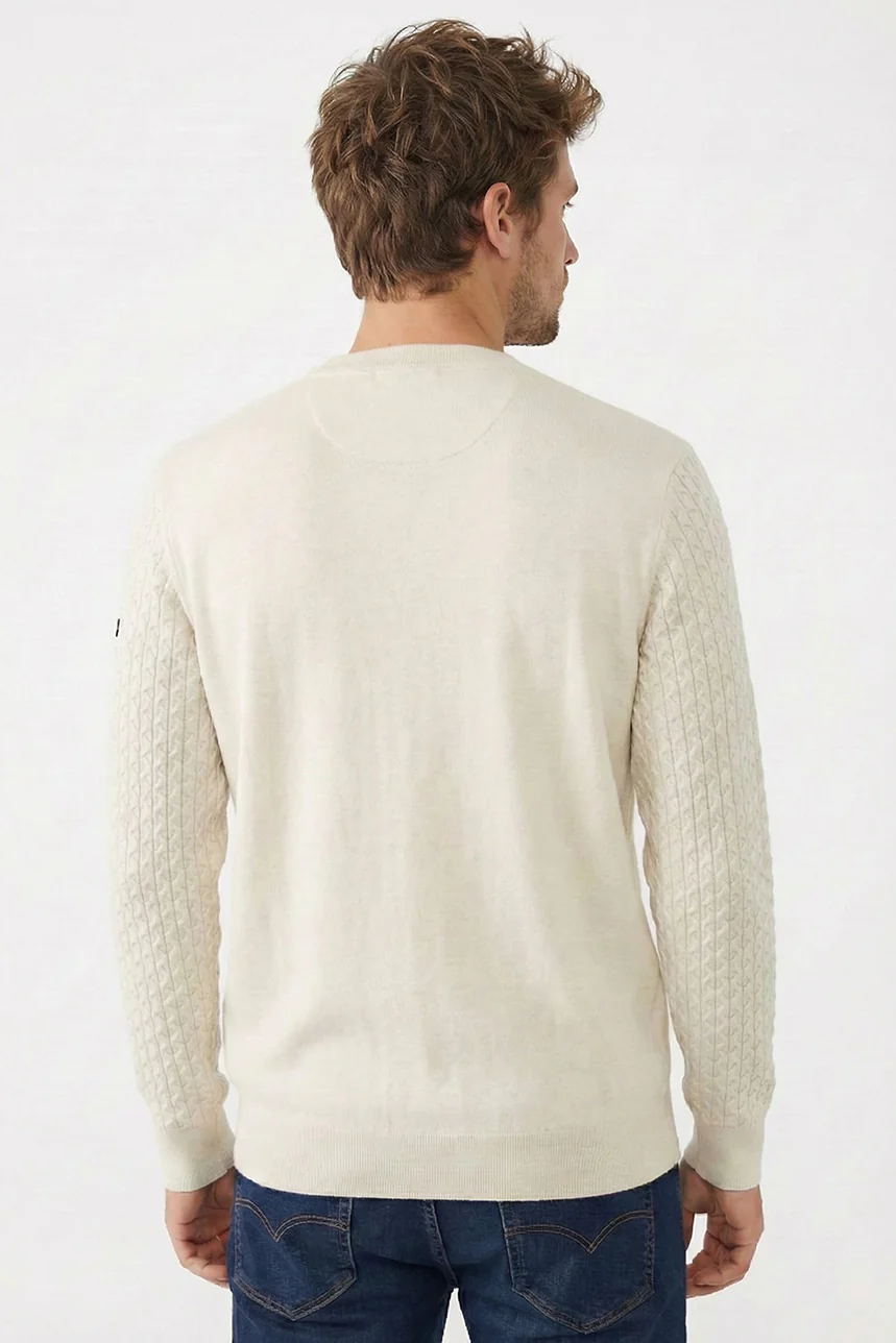 Le chandail en tricot à motif torsadé - Image 2